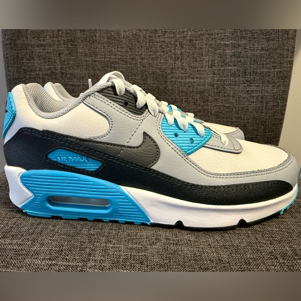 🆕 🩶🩵 Brand New Nike Air Max White Gray Blue Accent Sneakers 🖤🤍